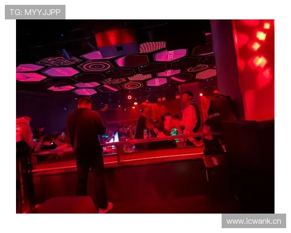 唐佳豪训练完直接去夜店蹦到凌晨？